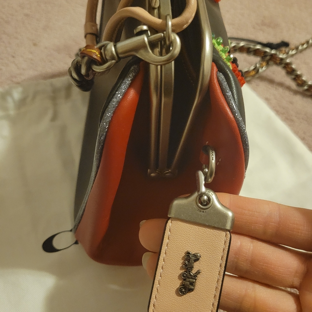 Handbag - Picture 2 of 4